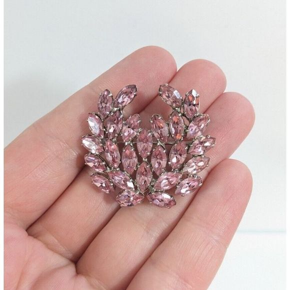 Pink Rhinestone Wreath Crest Brooch Pin signed  B David - Silver Toned - Picture 2 of 11